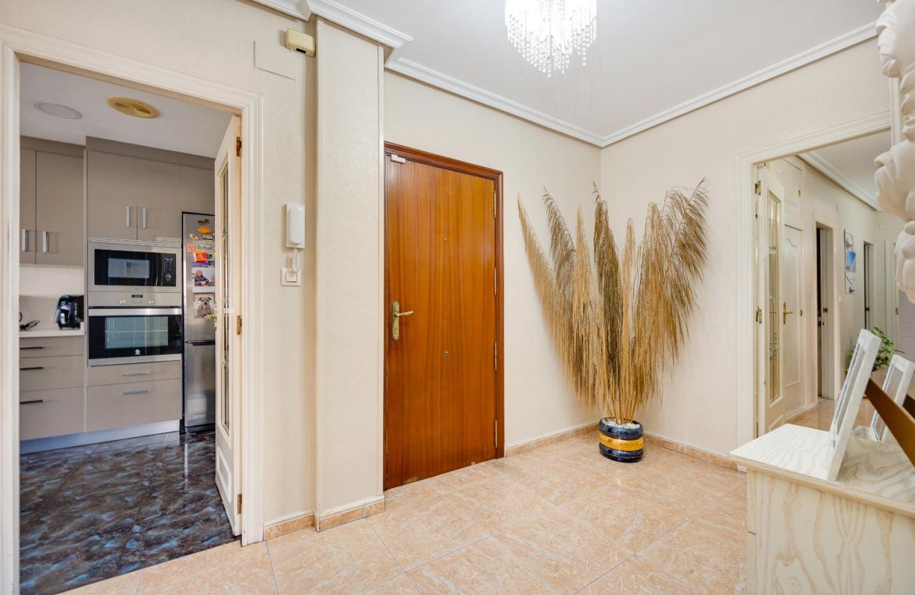 Resale - Apartment / flat -
Torrevieja - Centro - Muelle Pesquero