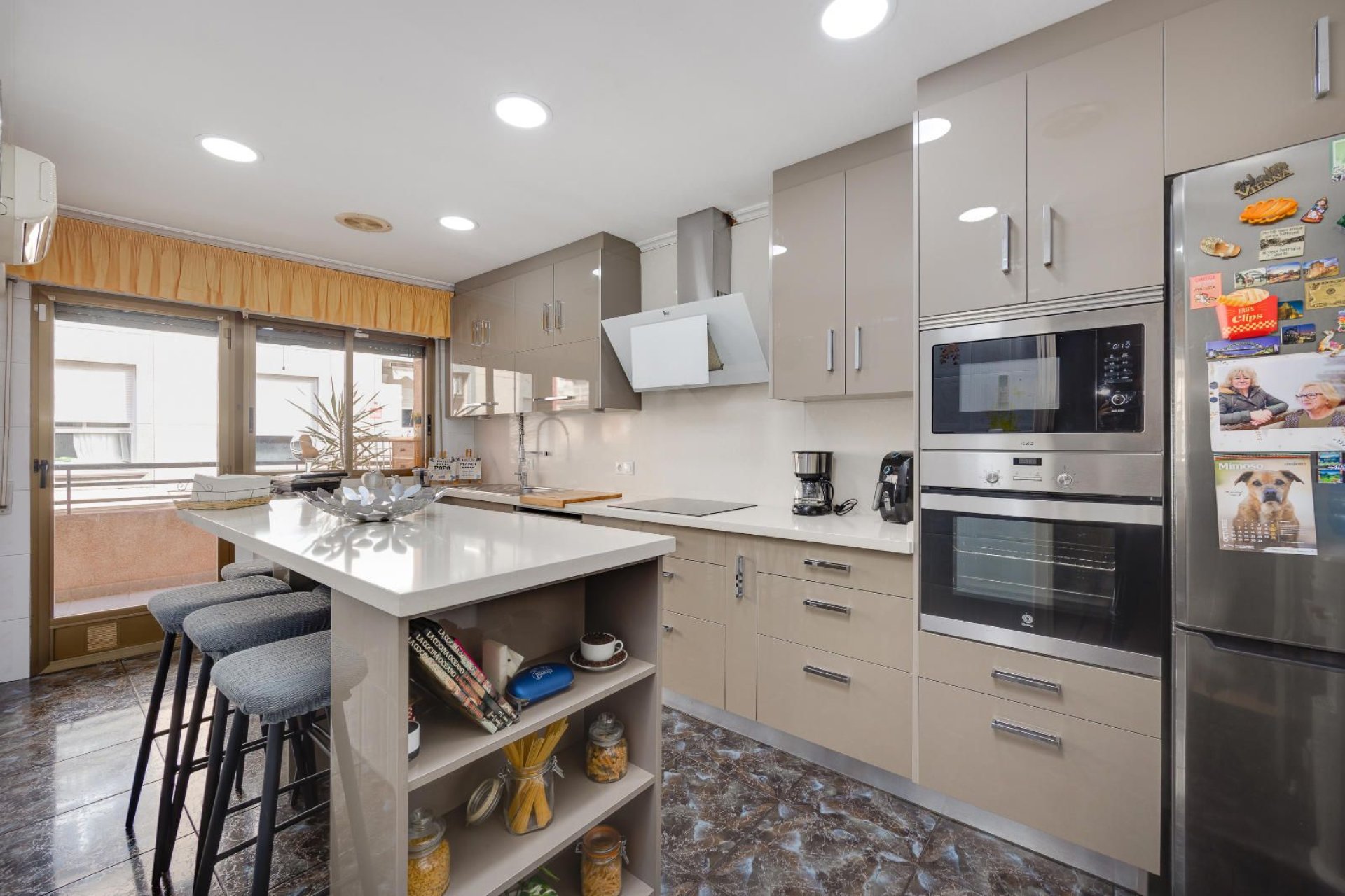 Resale - Apartment / flat -
Torrevieja - Centro - Muelle Pesquero