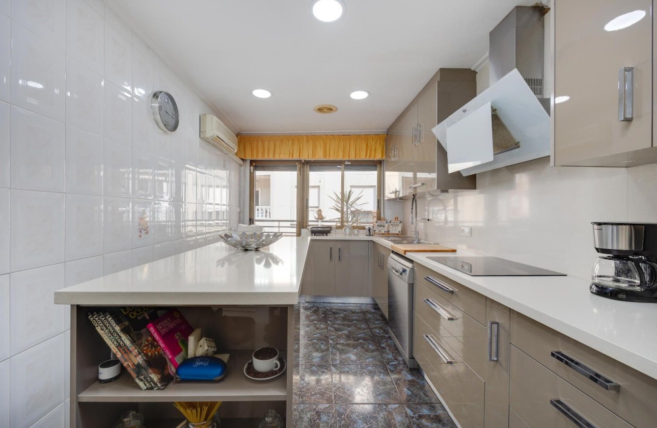 Resale - Apartment / flat -
Torrevieja - Centro - Muelle Pesquero