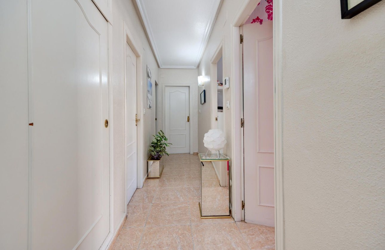 Resale - Apartment / flat -
Torrevieja - Centro - Muelle Pesquero