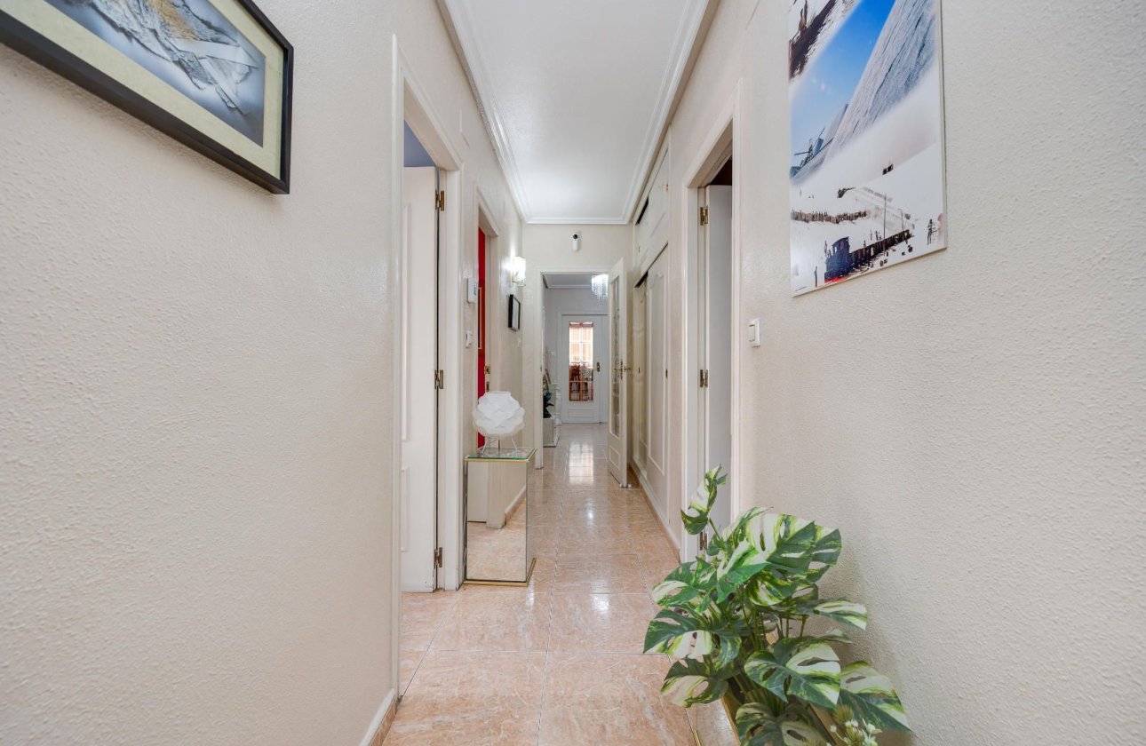 Resale - Apartment / flat -
Torrevieja - Centro - Muelle Pesquero