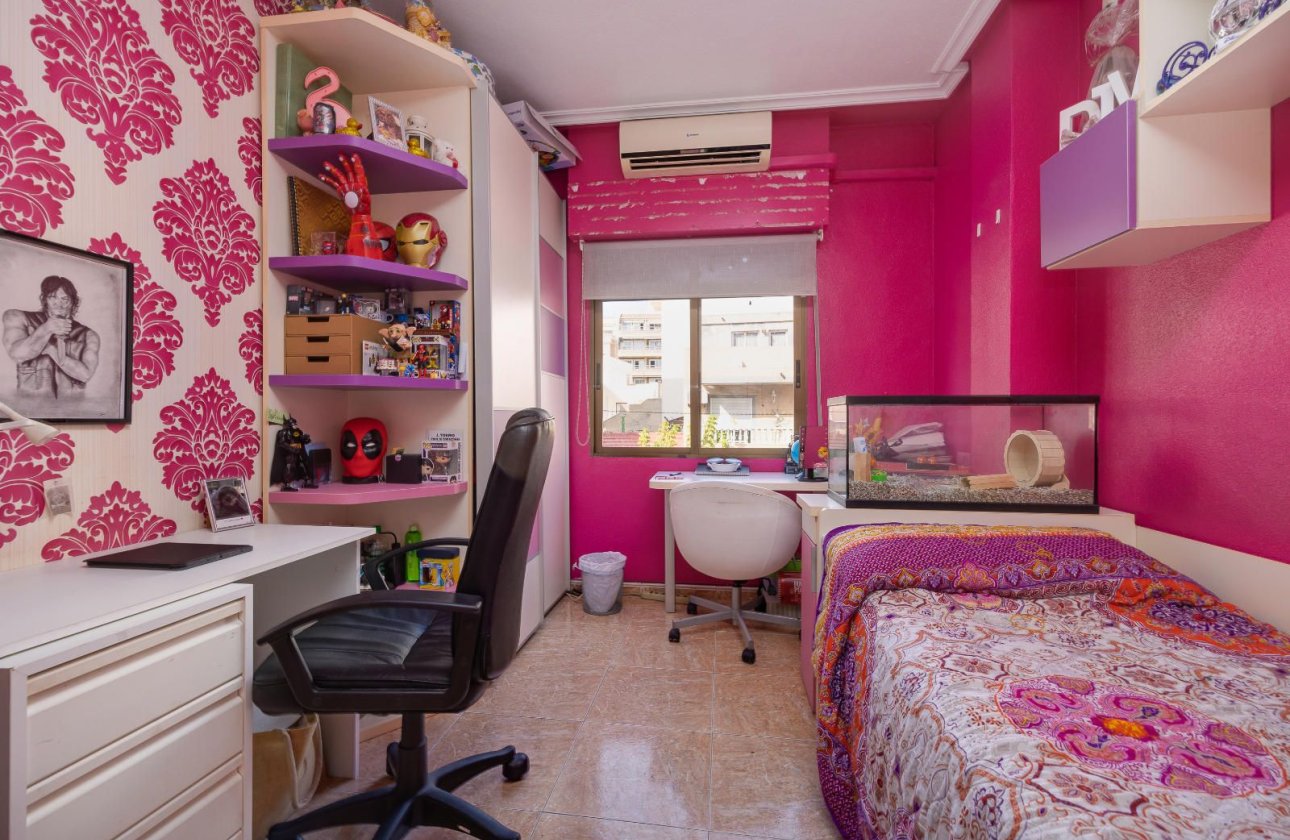 Resale - Apartment / flat -
Torrevieja - Centro - Muelle Pesquero