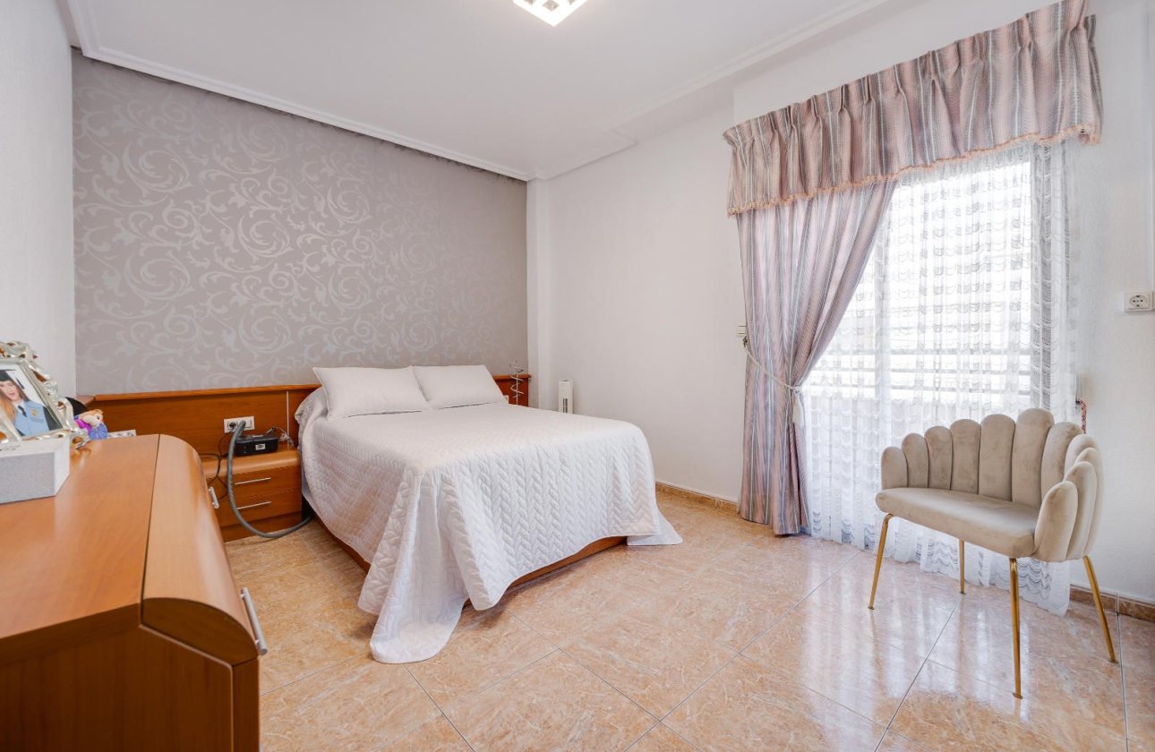 Resale - Apartment / flat -
Torrevieja - Centro - Muelle Pesquero