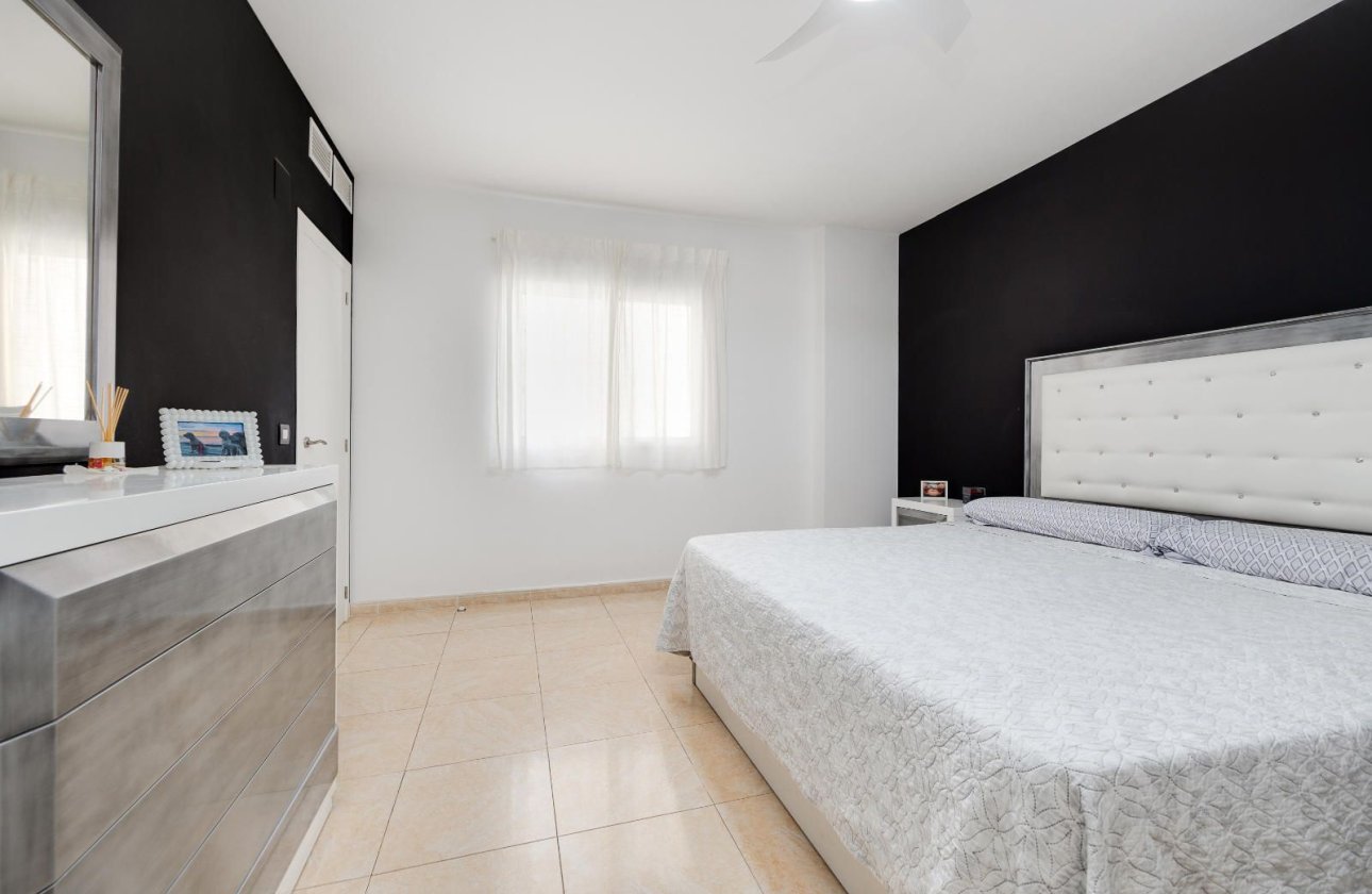 Resale - Apartment / flat -
Torrevieja - Centro - Muelle Pesquero