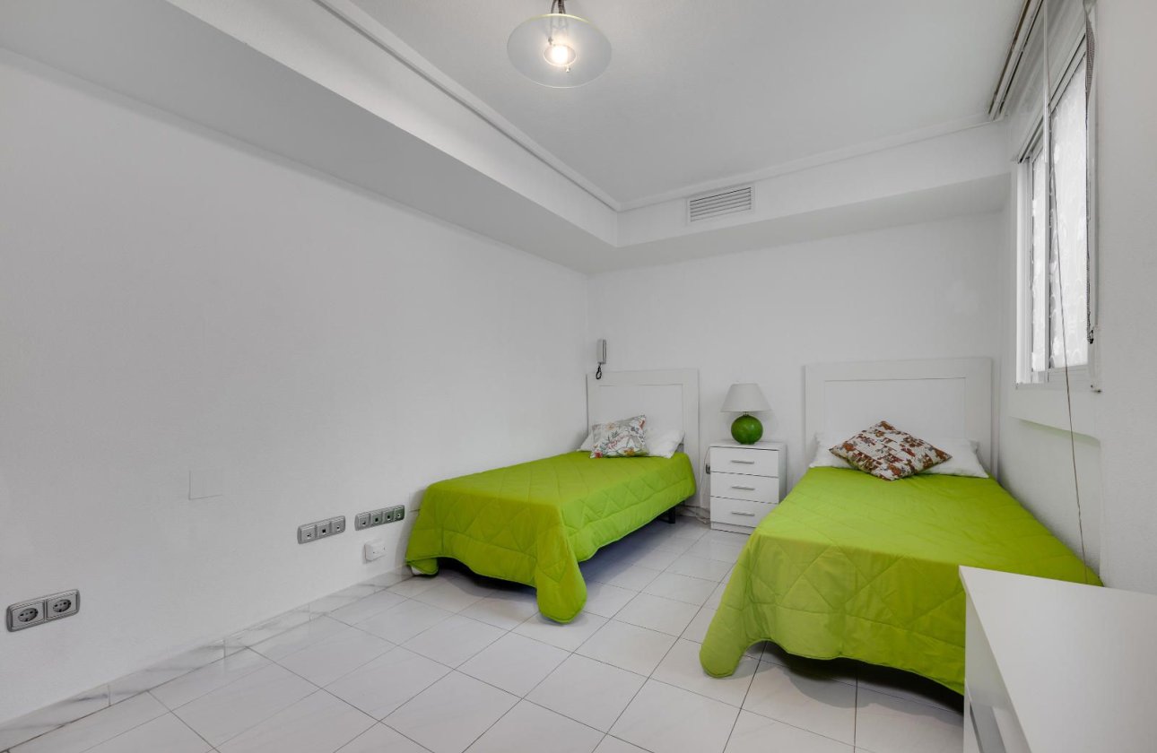Resale - Apartment / flat -
Torrevieja - Centro