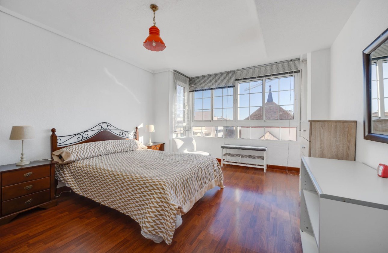 Resale - Apartment / flat -
Torrevieja - Centro