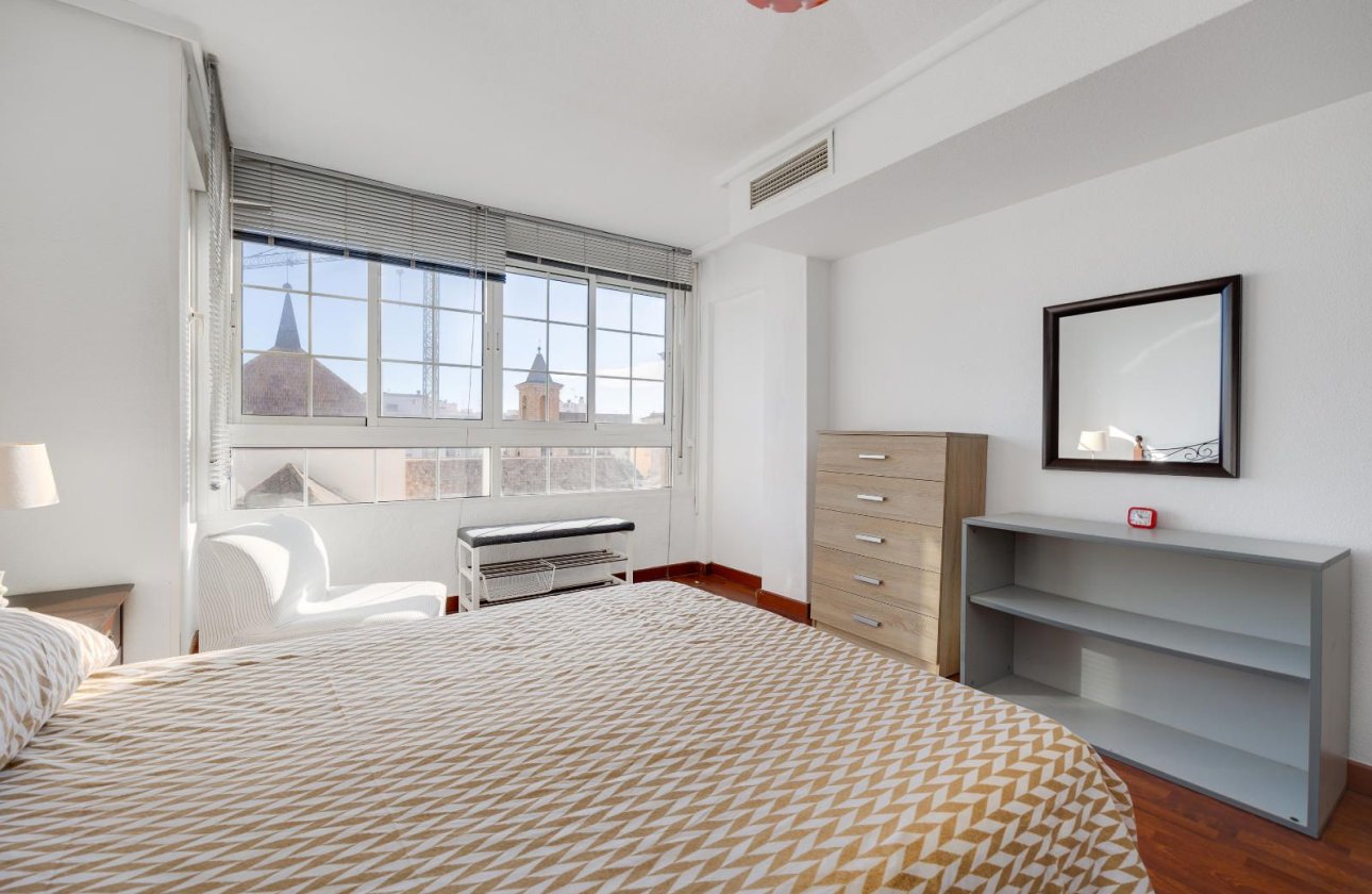 Resale - Apartment / flat -
Torrevieja - Centro