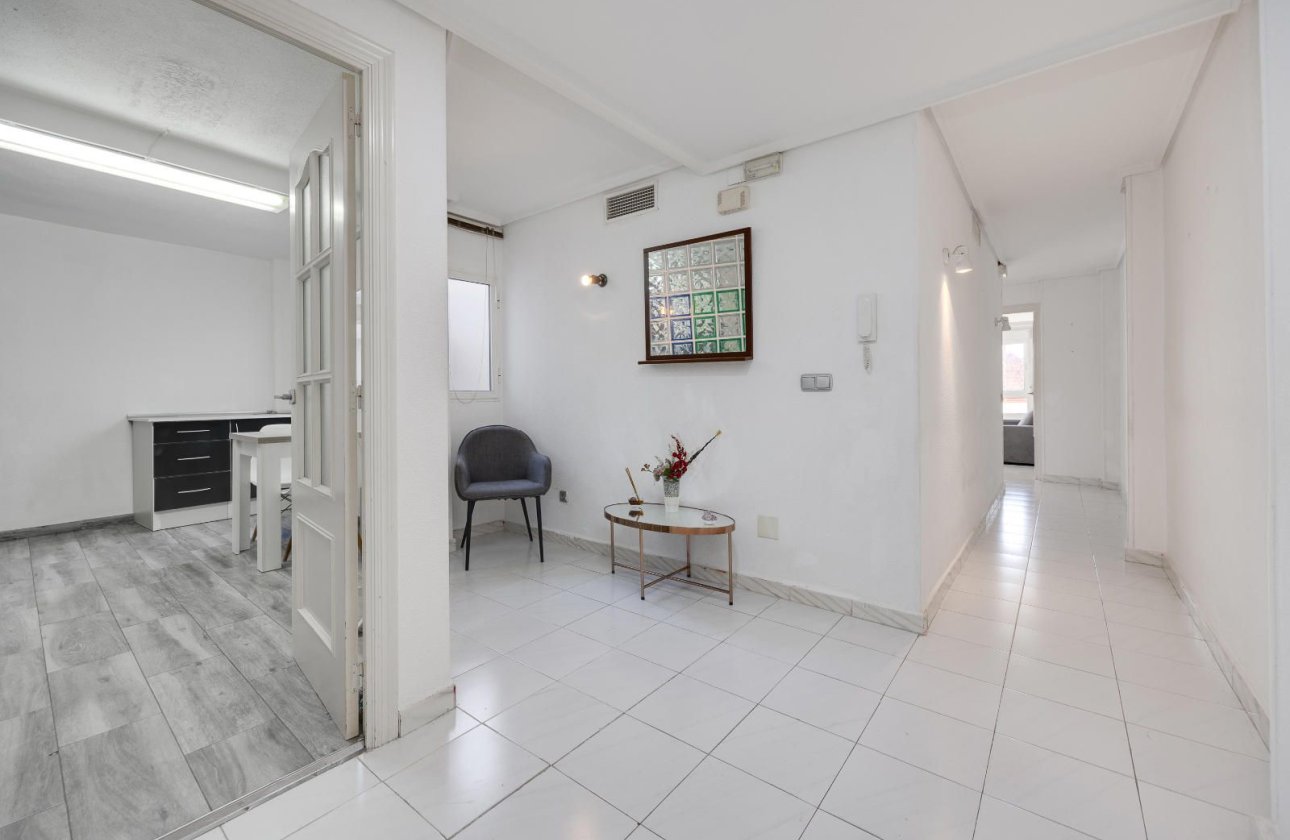 Resale - Apartment / flat -
Torrevieja - Centro