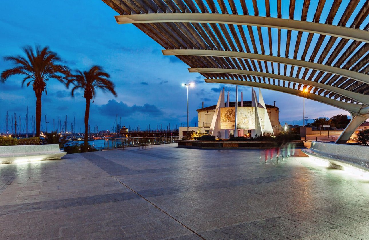 Resale - Apartment / flat -
Torrevieja - Centro