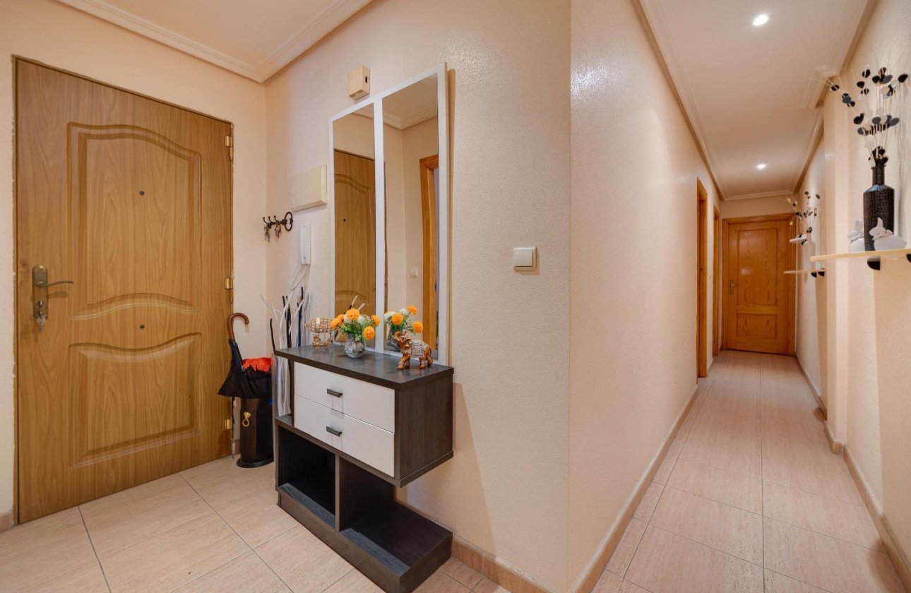 Resale - Apartment / flat -
Torrevieja - Centro