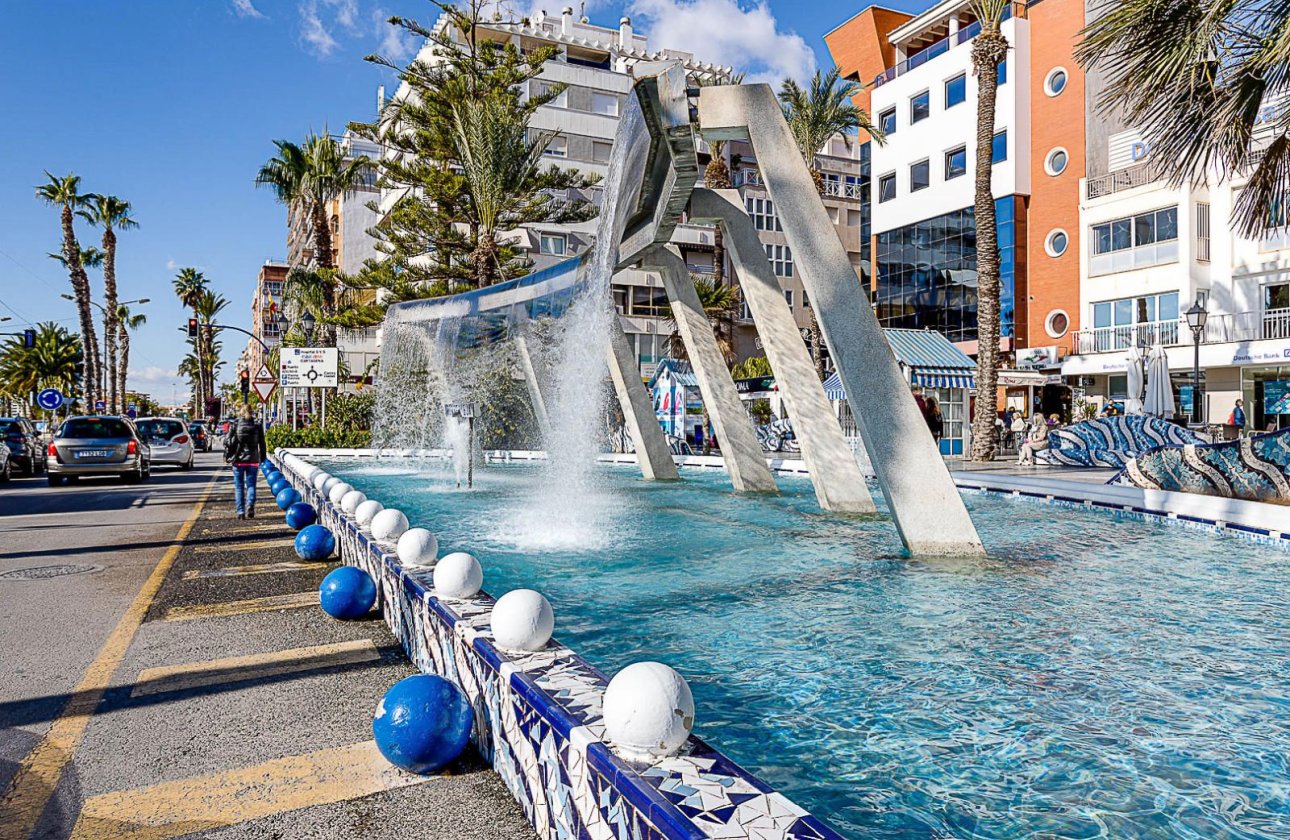 Resale - Apartment / flat -
Torrevieja - Centro