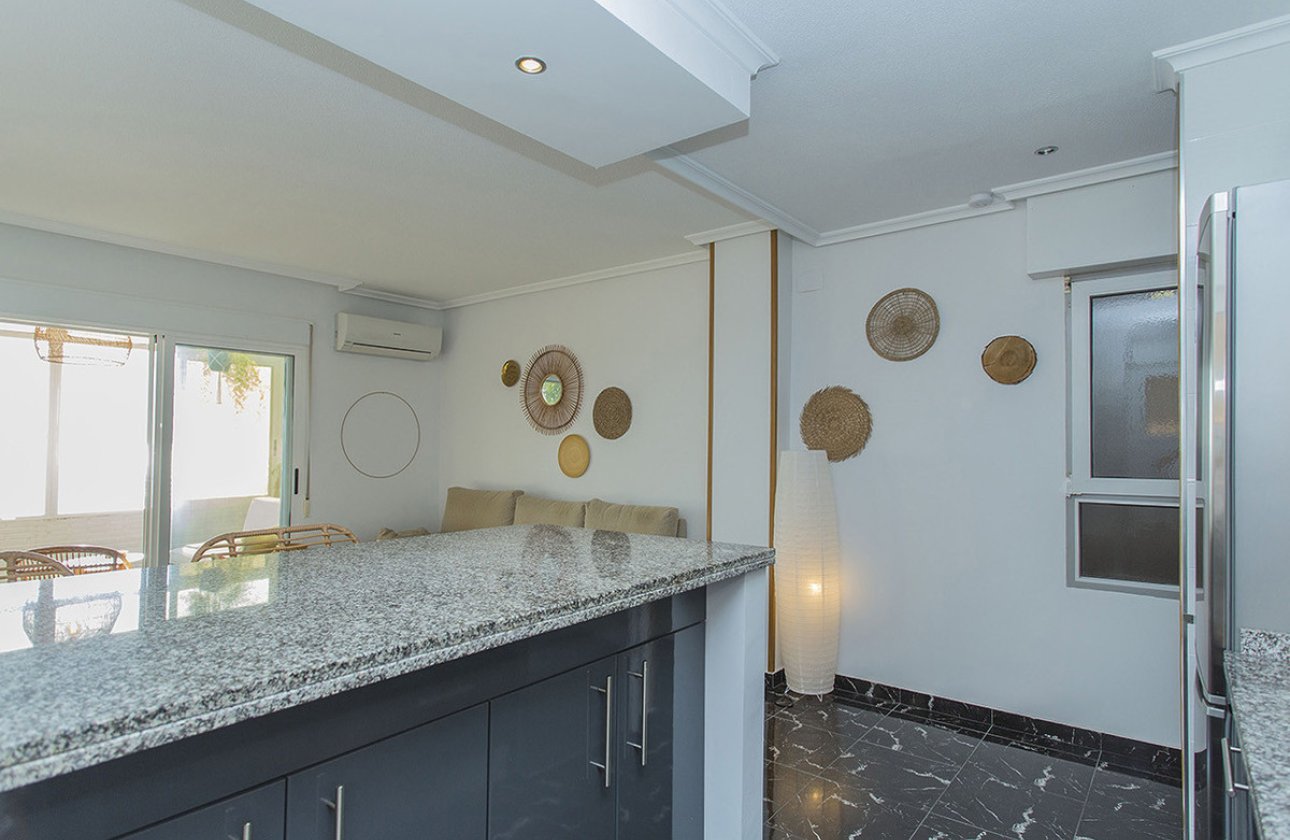 Resale - Apartment / flat -
Torrevieja - La Mata