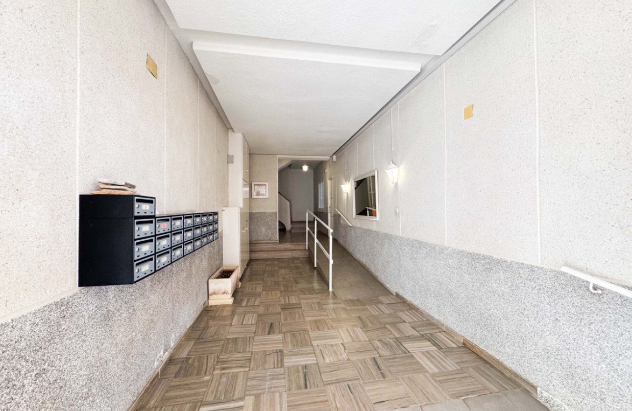 Resale - Apartment / flat -
Torrevieja - La Mata