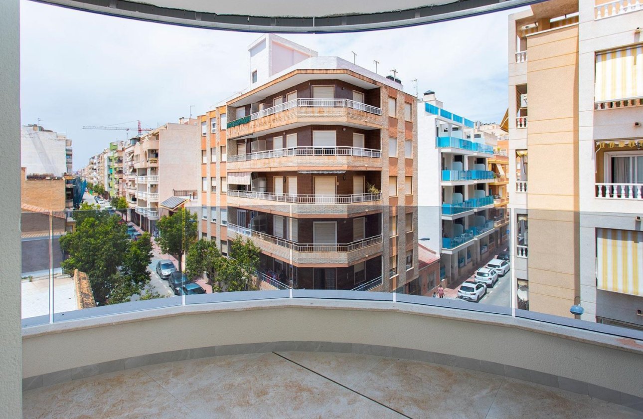 Resale - Apartment / flat -
Torrevieja - Paseo maritimo