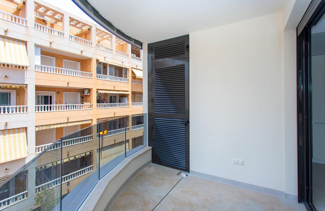 Resale - Apartment / flat -
Torrevieja - Paseo maritimo
