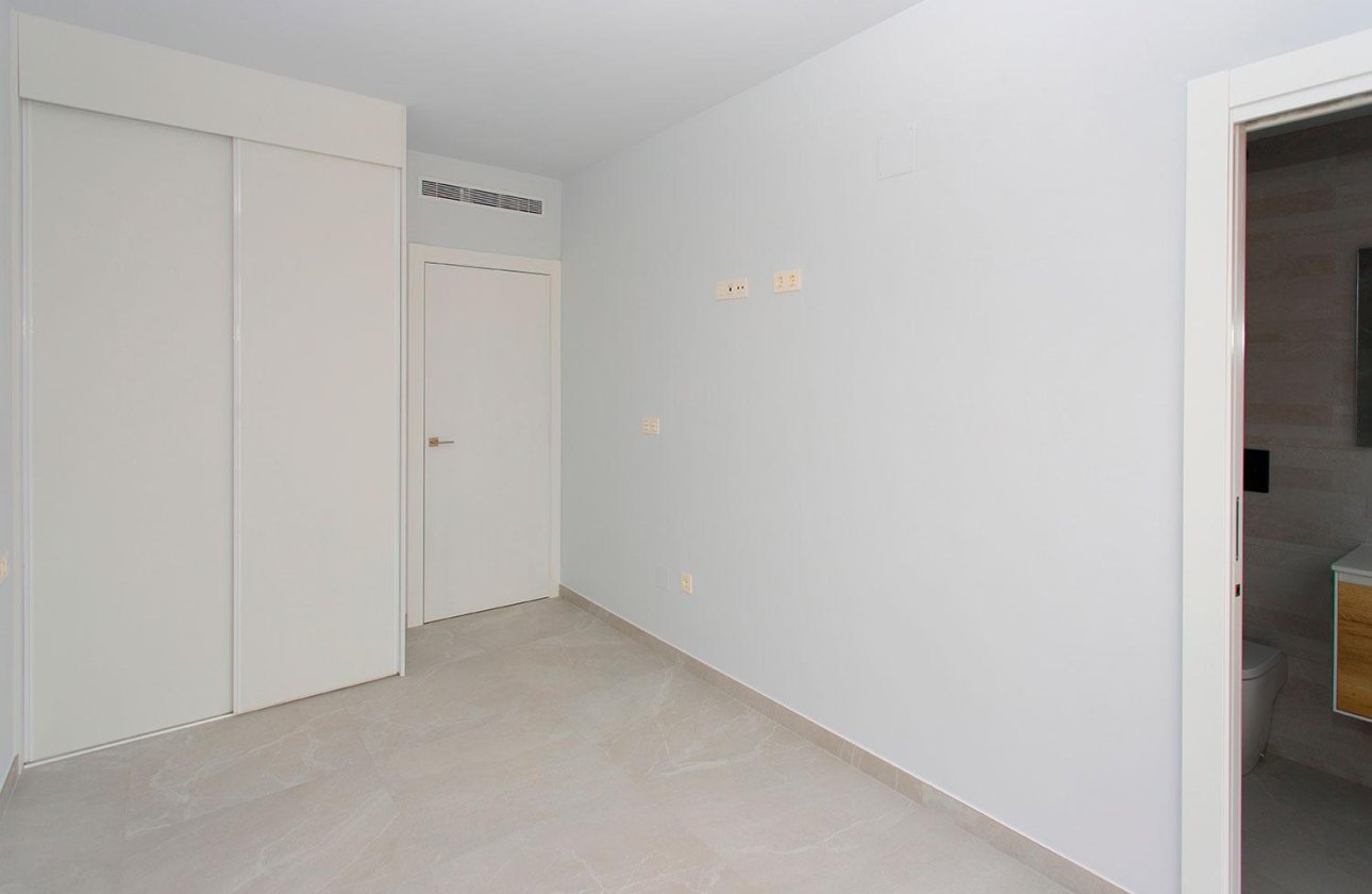 Resale - Apartment / flat -
Torrevieja - Paseo maritimo