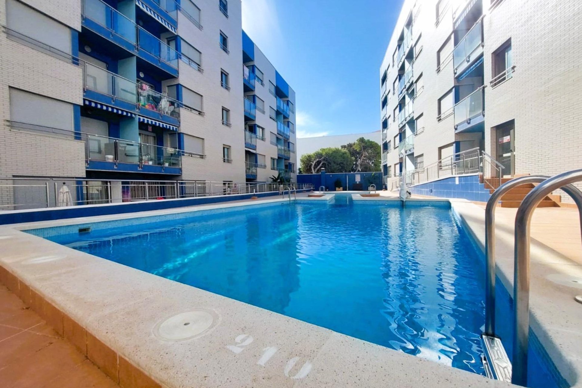 Resale - Apartment / flat -
Torrevieja - Playa de los Locos