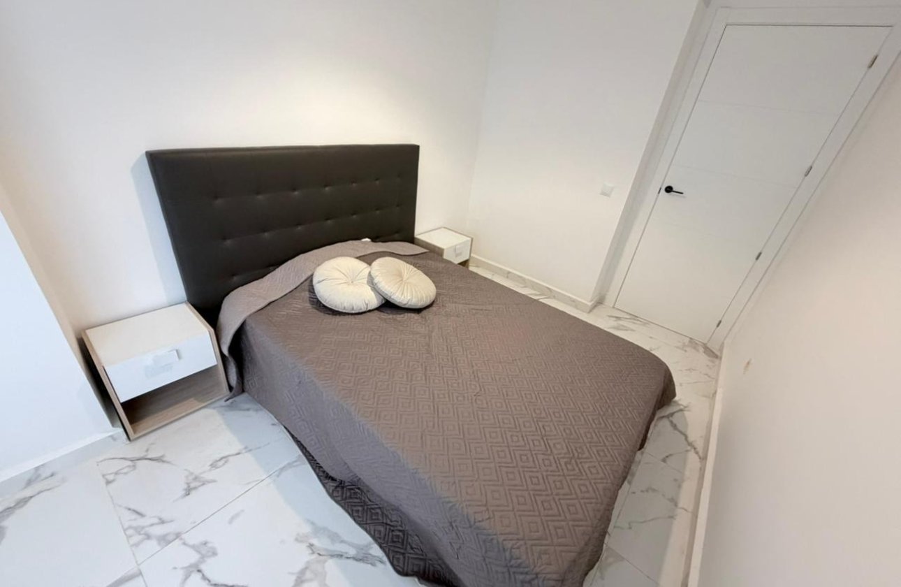 Resale - Apartment / flat -
Torrevieja - Playa del Cura