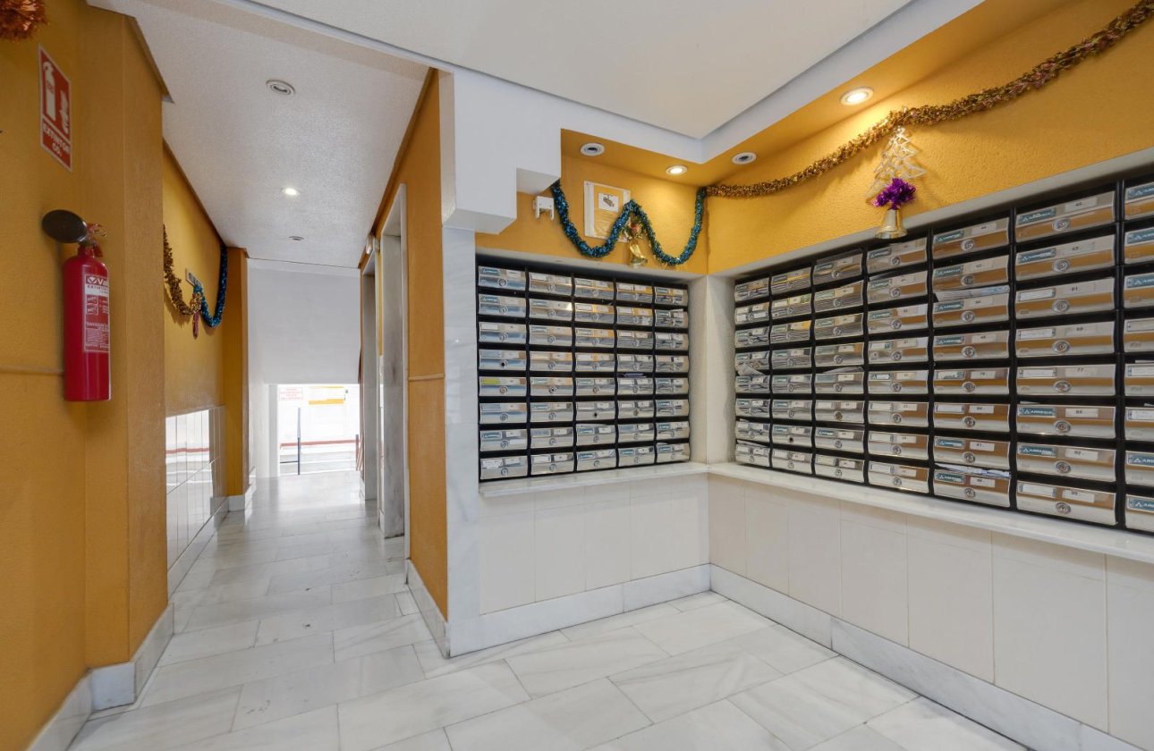 Resale - Apartment / flat -
Torrevieja - Playa del Cura