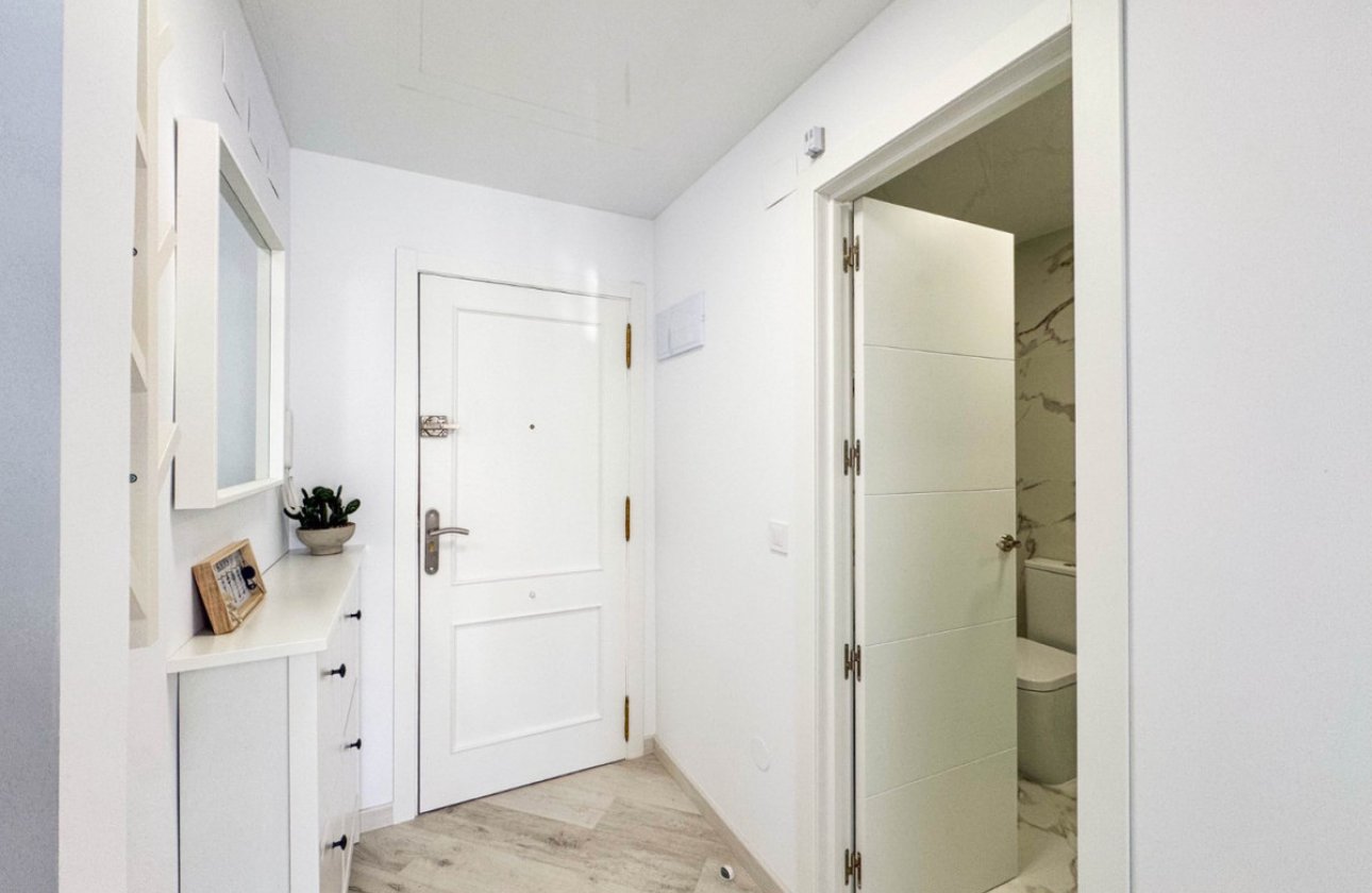 Resale - Apartment / flat -
Torrevieja - Playa del Cura