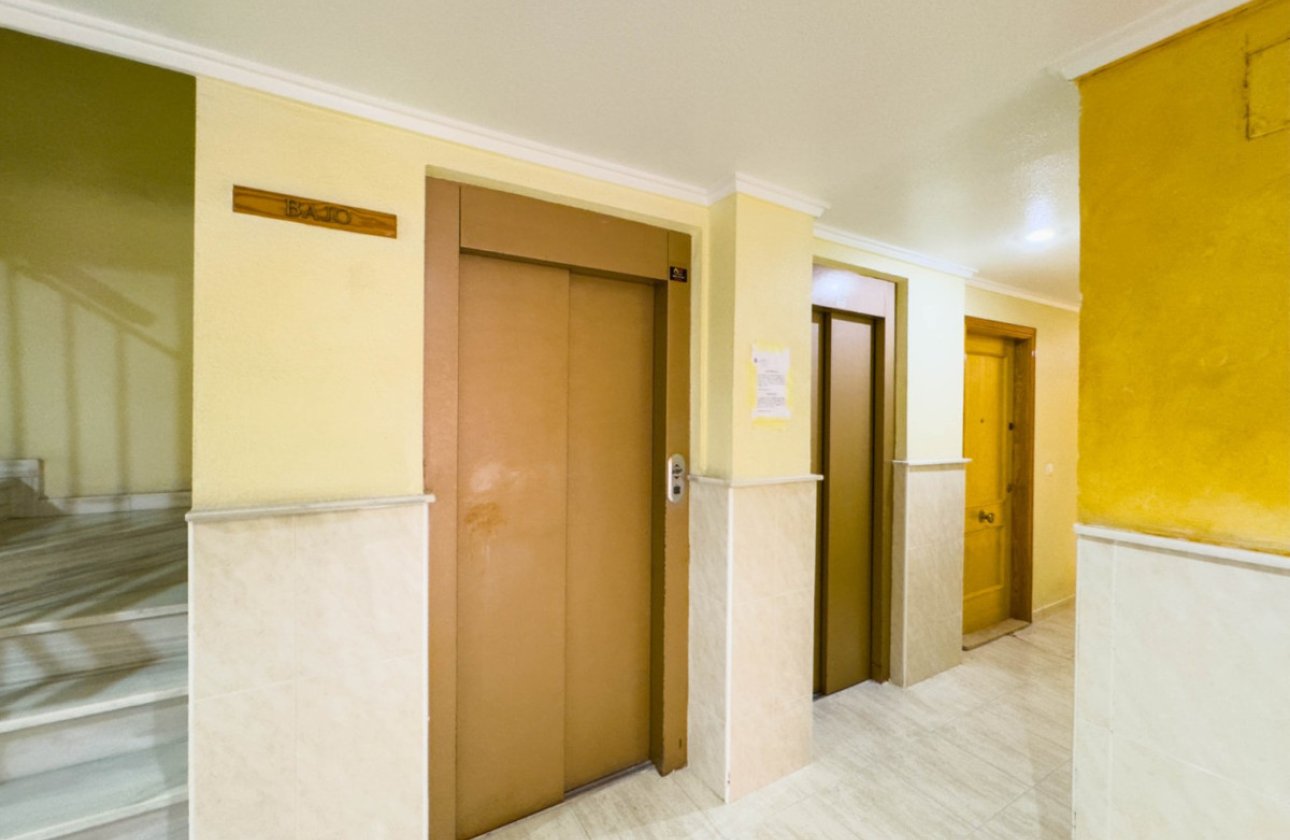 Resale - Apartment / flat -
Torrevieja - Playa del Cura