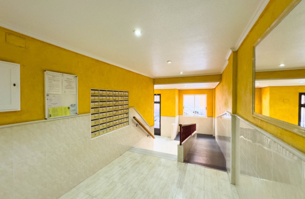 Resale - Apartment / flat -
Torrevieja - Playa del Cura