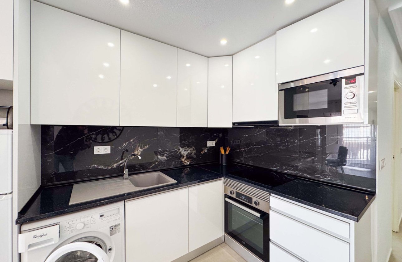 Resale - Apartment / flat -
Torrevieja - Playa del Cura