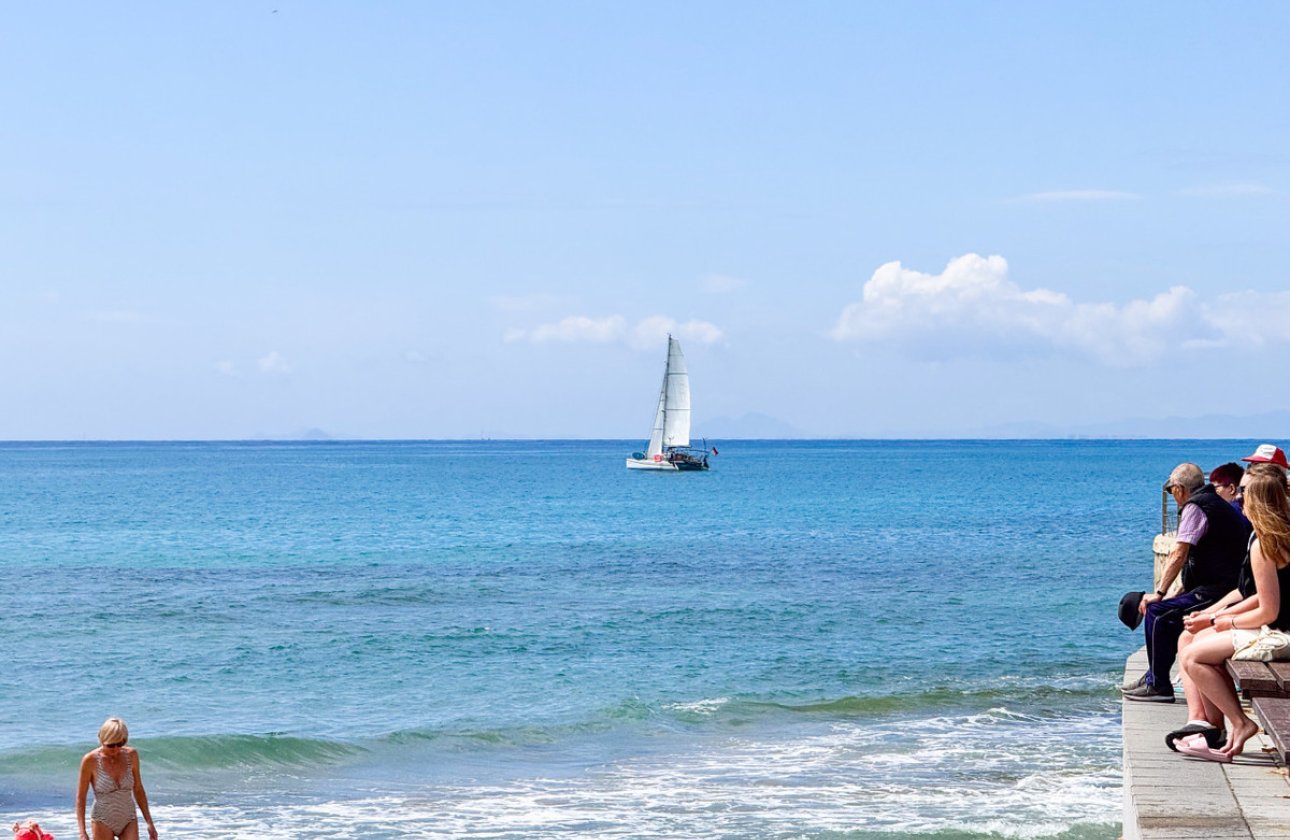 Resale - Apartment / flat -
Torrevieja - Playa del Cura