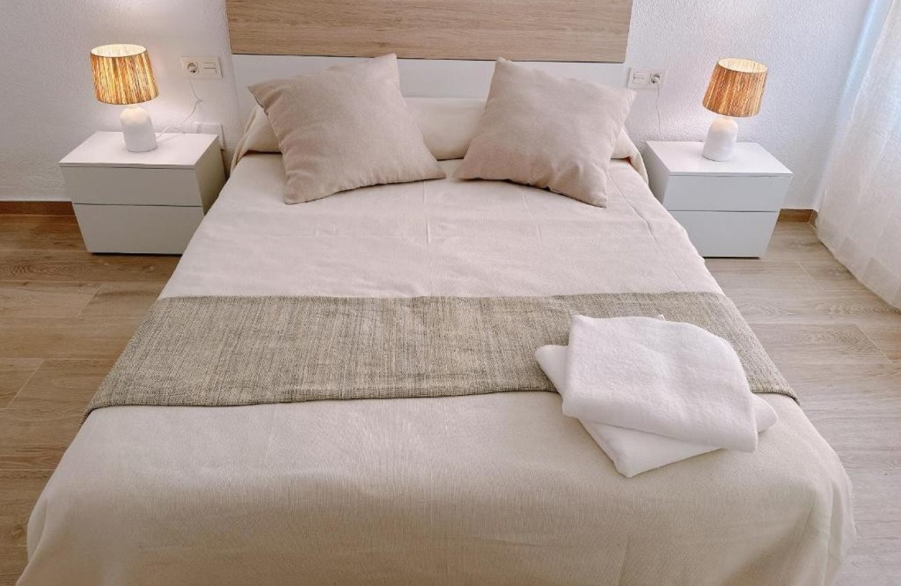 Resale - Apartment / flat -
Torrevieja - Playa del Cura