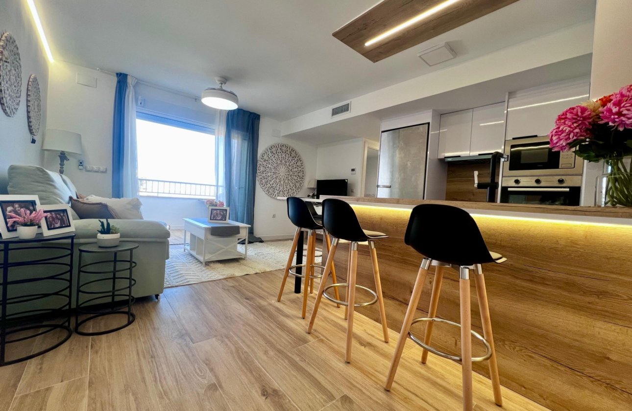 Resale - Apartment / flat -
Torrevieja - Punta Prima
