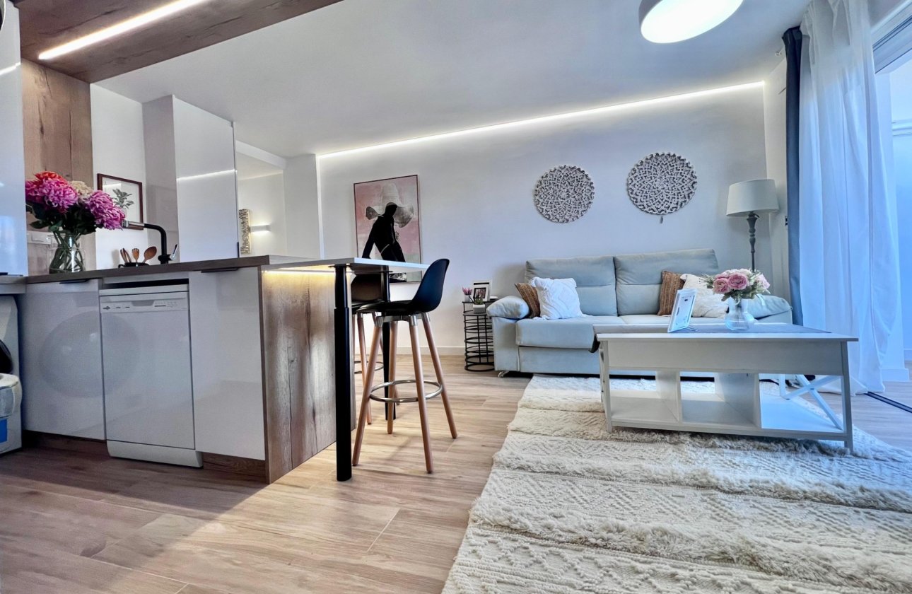 Resale - Apartment / flat -
Torrevieja - Punta Prima