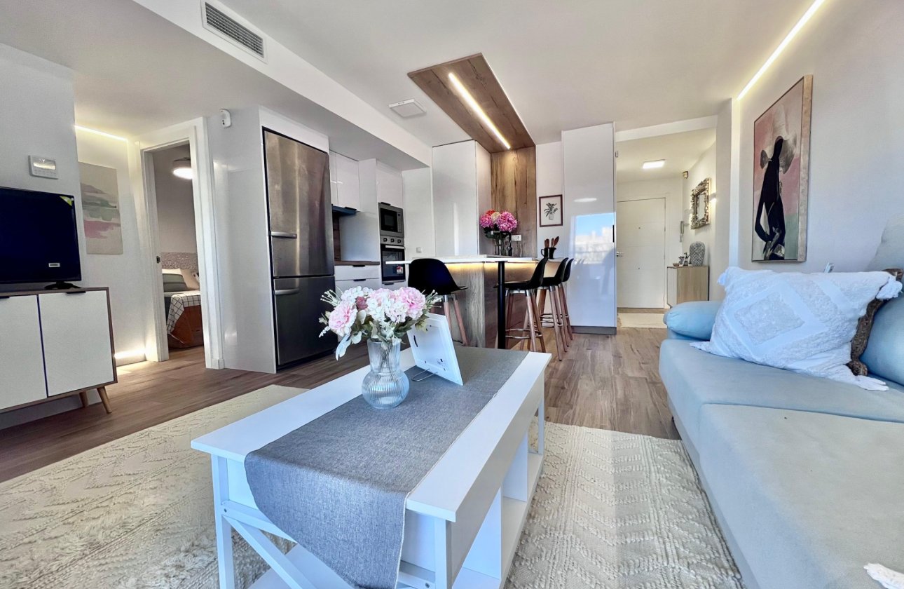 Resale - Apartment / flat -
Torrevieja - Punta Prima