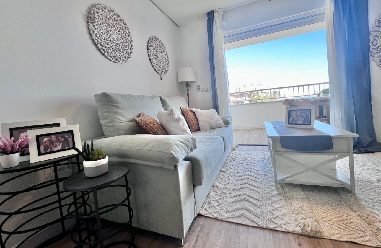 Resale - Apartment / flat -
Torrevieja - Punta Prima