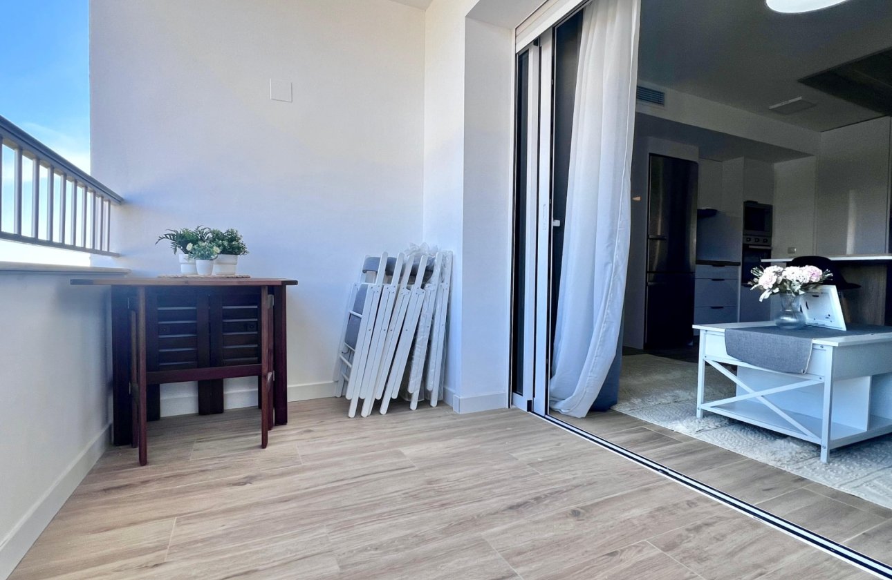 Resale - Apartment / flat -
Torrevieja - Punta Prima