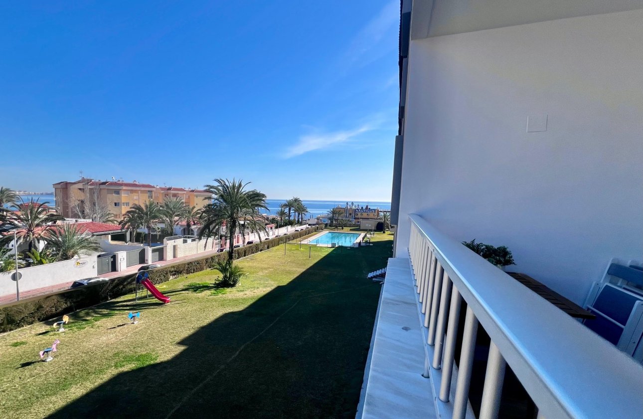 Resale - Apartment / flat -
Torrevieja - Punta Prima