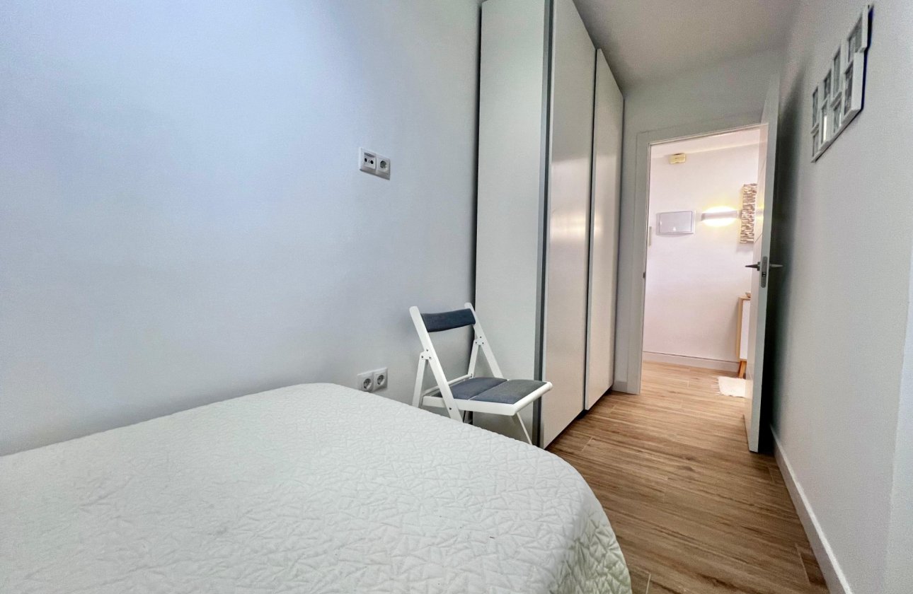 Resale - Apartment / flat -
Torrevieja - Punta Prima