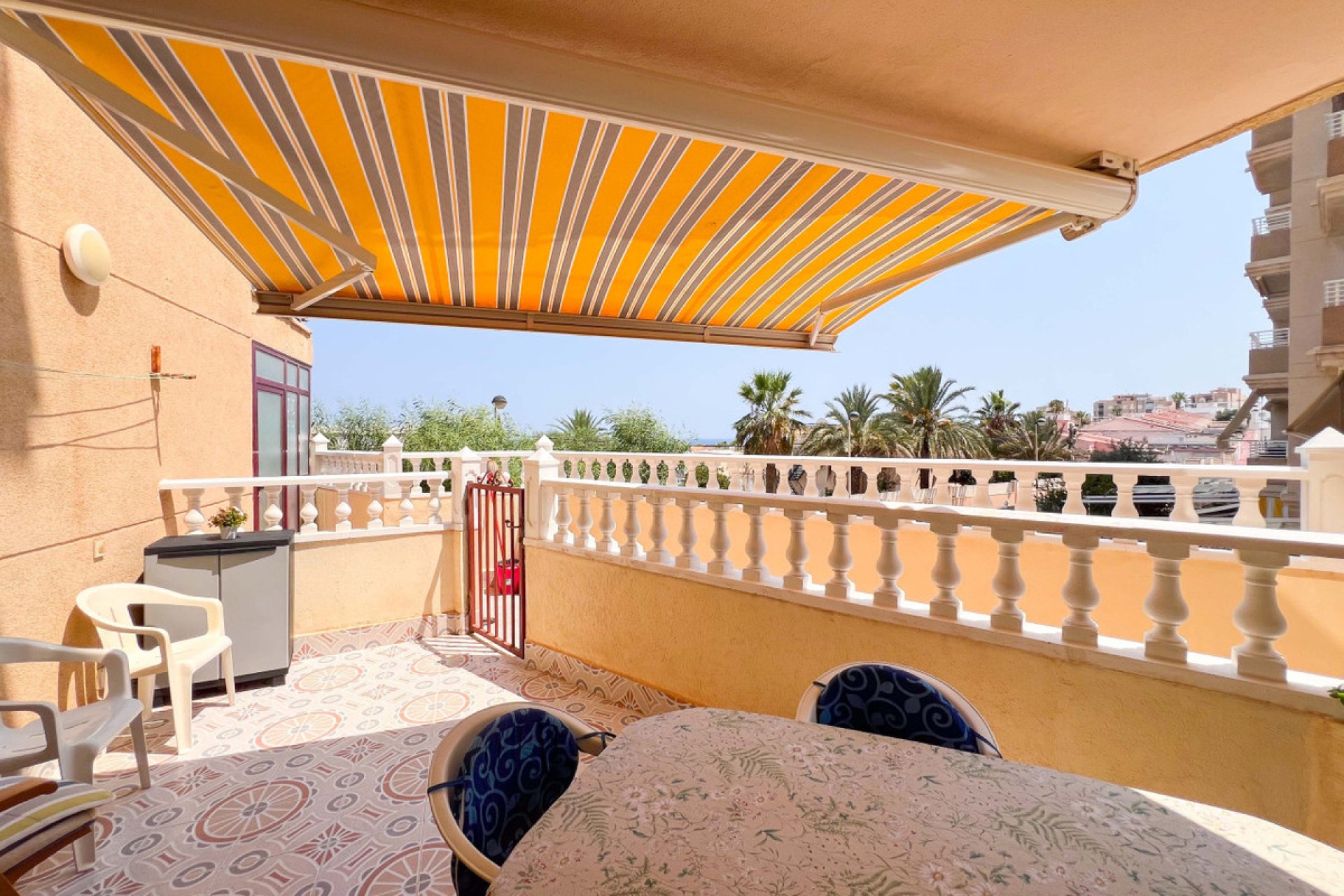 Resale - Apartment / flat -
Torrevieja - Torre la mata