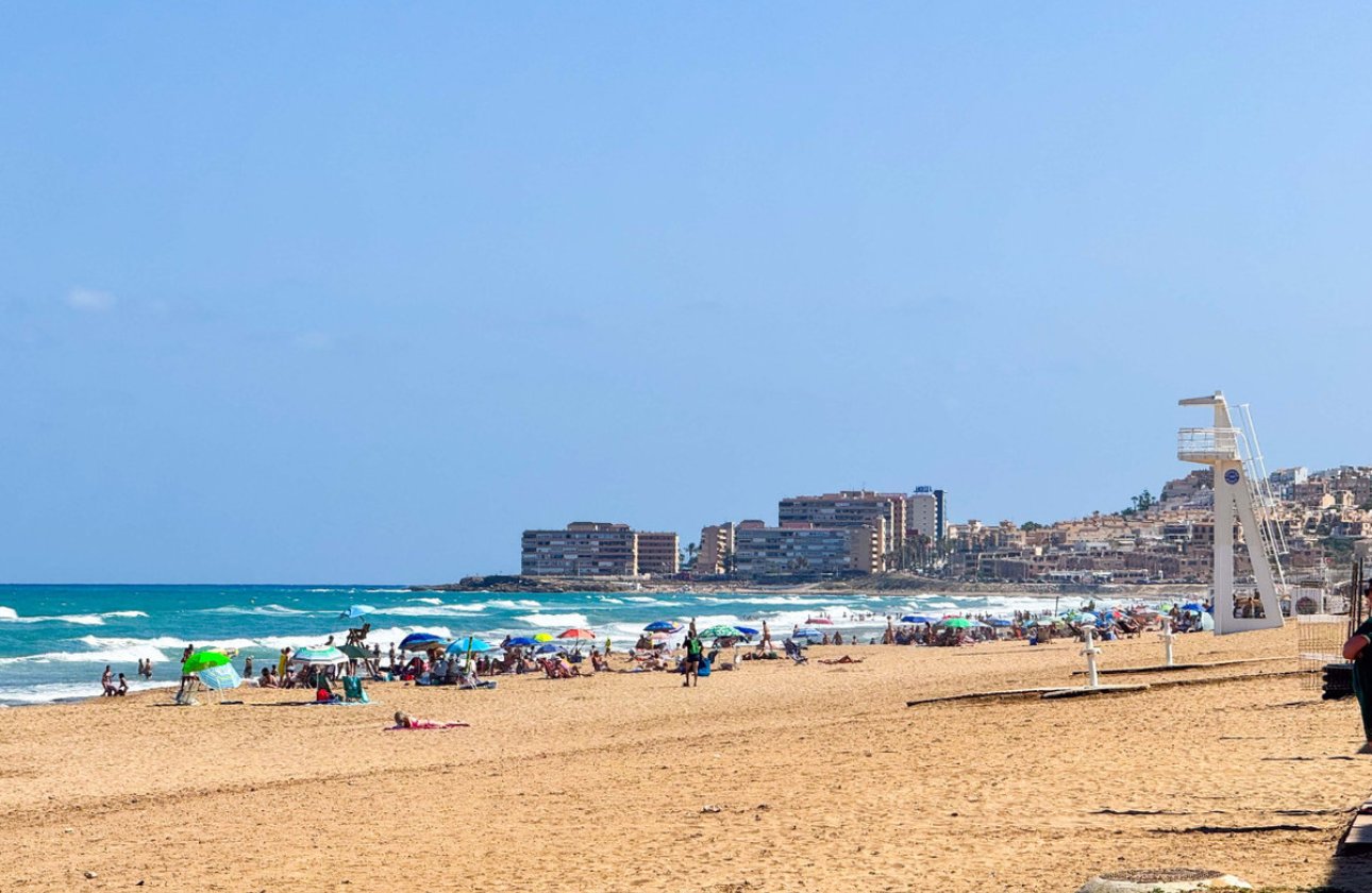 Resale - Apartment / flat -
Torrevieja - Torre la mata