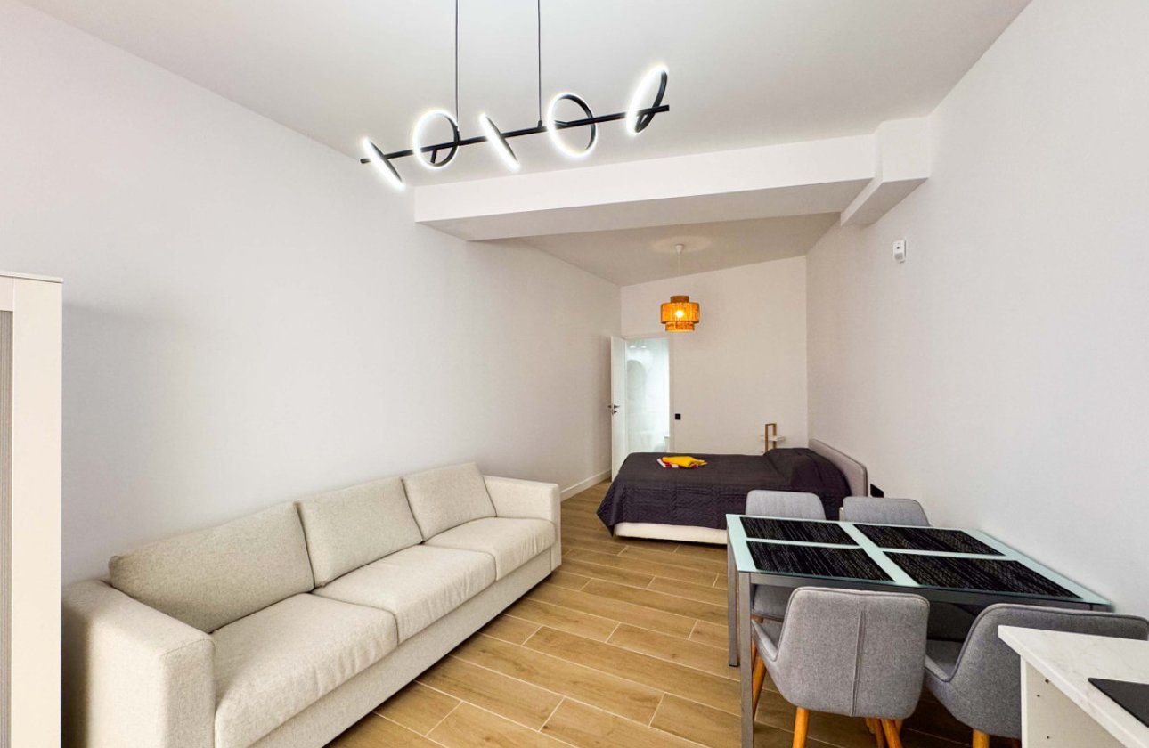 Resale - Apartment / flat -
Torrevieja - Torre la mata