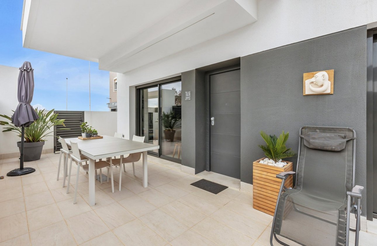 Resale - Apartment / flat -
Torrevieja - Torre la mata