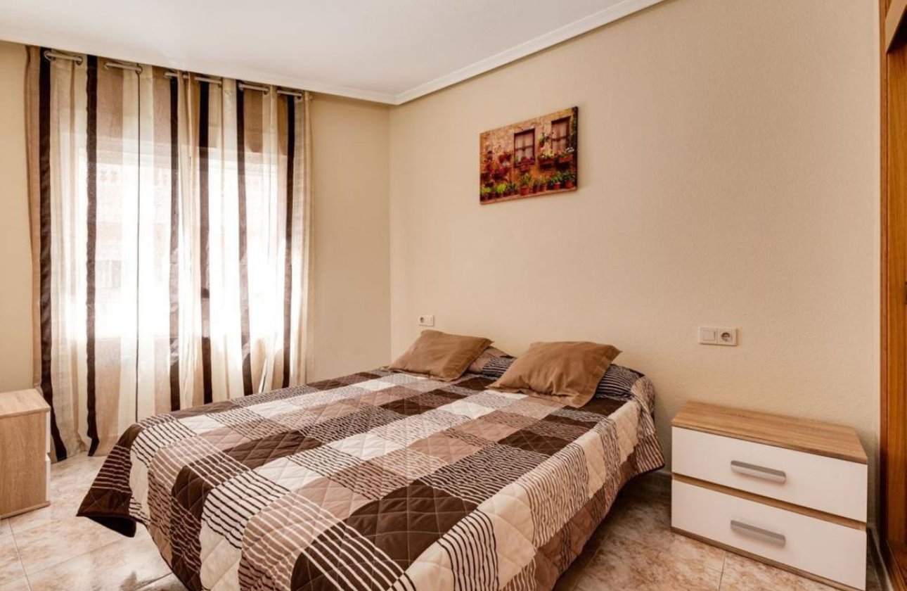 Resale - Apartment / flat -
Torrevieja - Torrevieja Centro