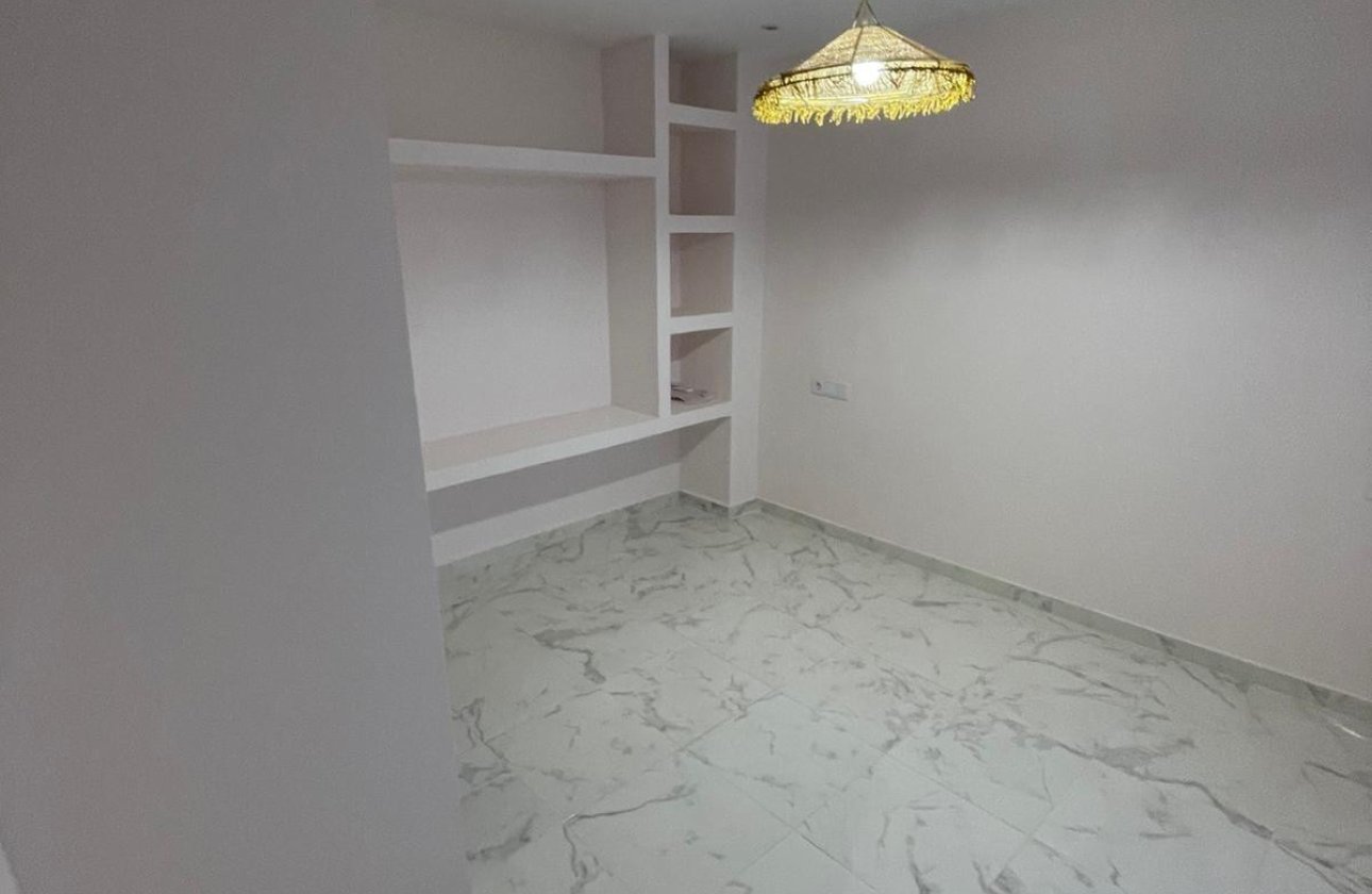 Resale - Apartment / flat -
Torrevieja - Torrevieja Centro