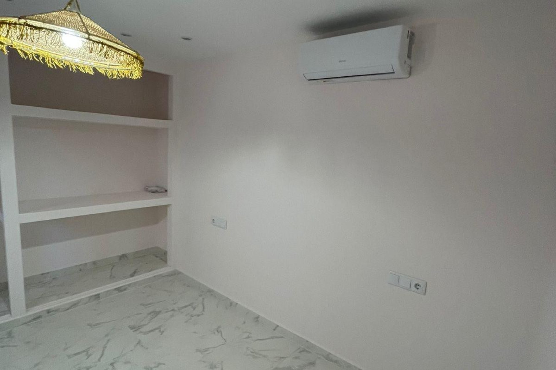 Resale - Apartment / flat -
Torrevieja - Torrevieja Centro