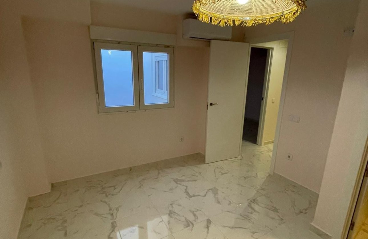 Resale - Apartment / flat -
Torrevieja - Torrevieja Centro