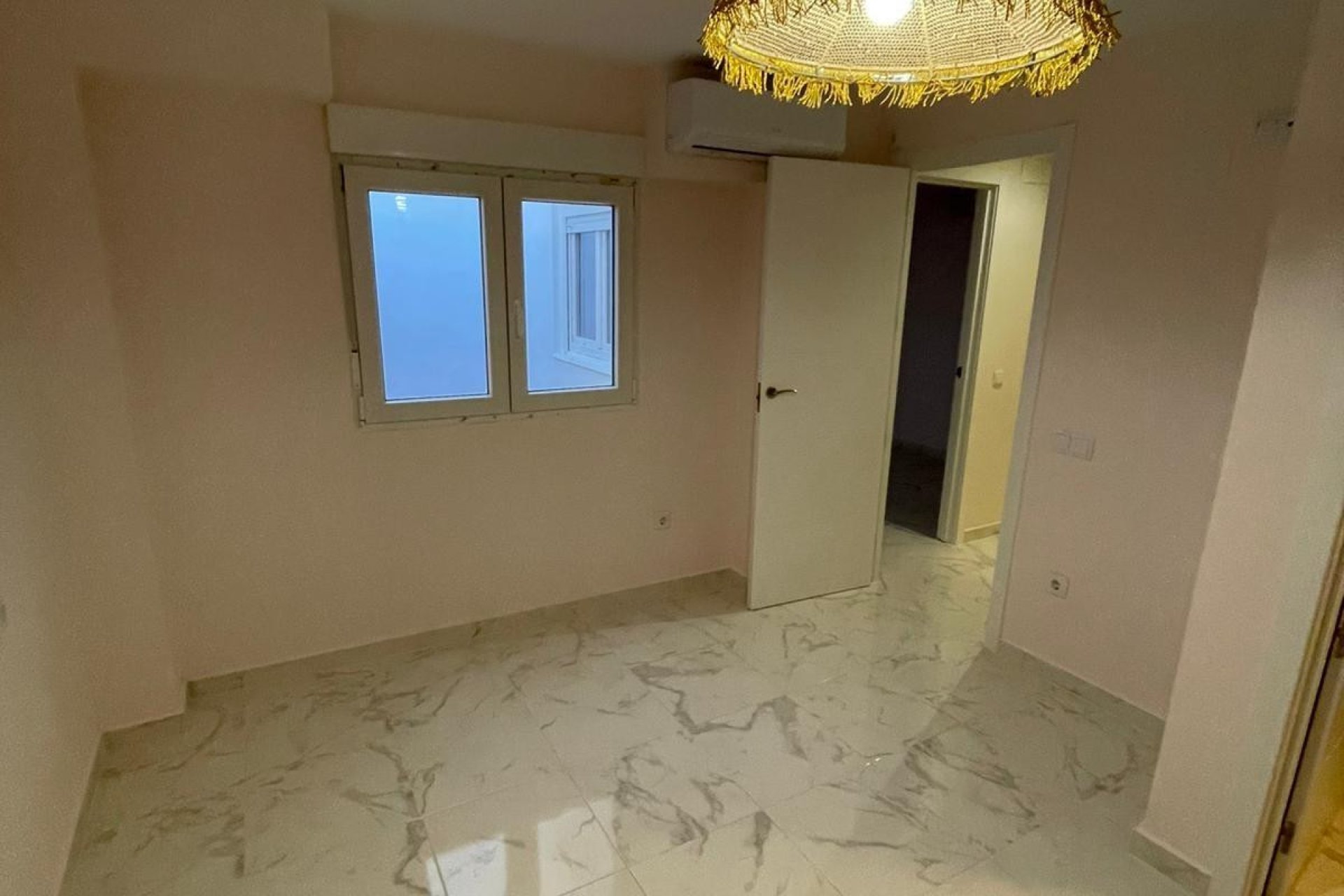 Resale - Apartment / flat -
Torrevieja - Torrevieja Centro