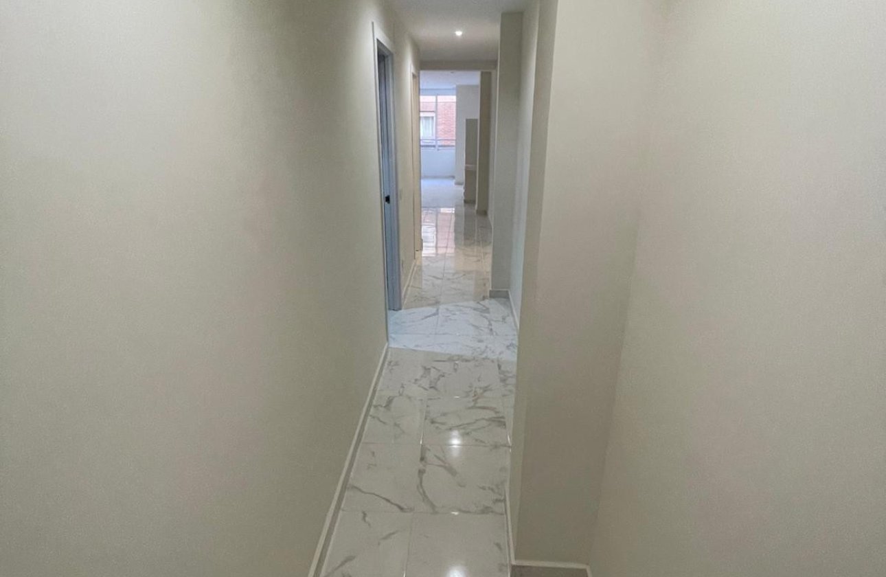 Resale - Apartment / flat -
Torrevieja - Torrevieja Centro