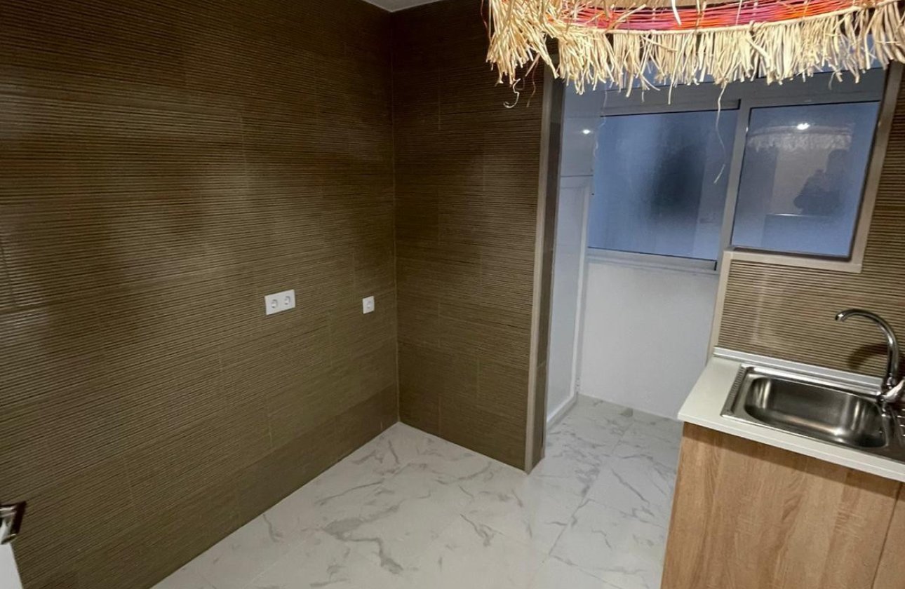 Resale - Apartment / flat -
Torrevieja - Torrevieja Centro