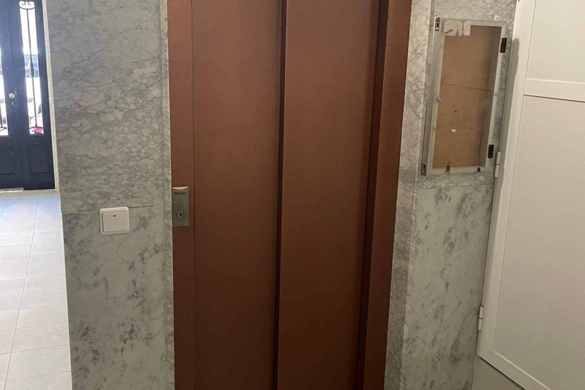 Resale - Apartment / flat -
Torrevieja - Torrevieja Centro