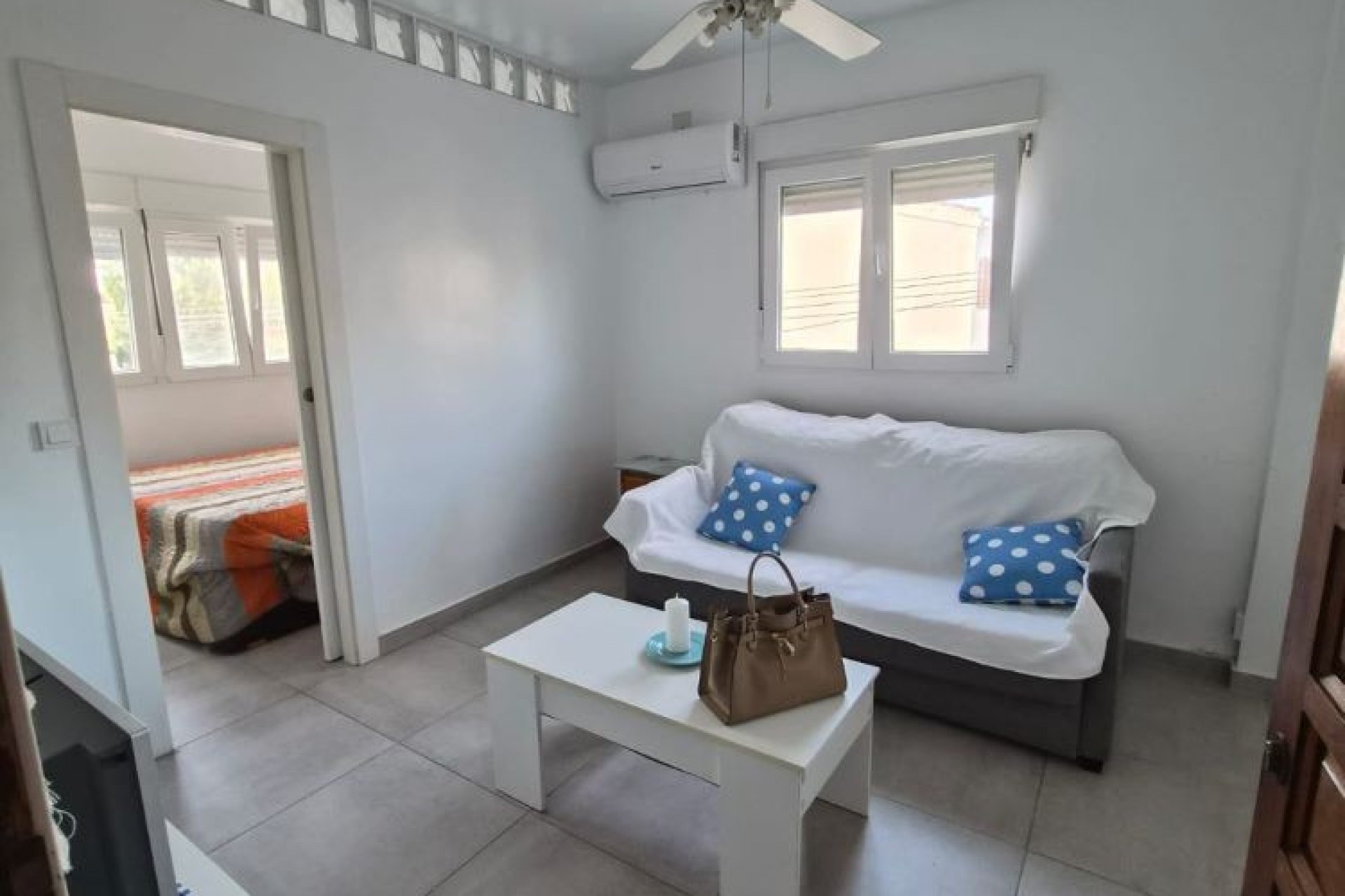 Resale - Apartment / flat -
Torrevieja - Torrevieja Centro