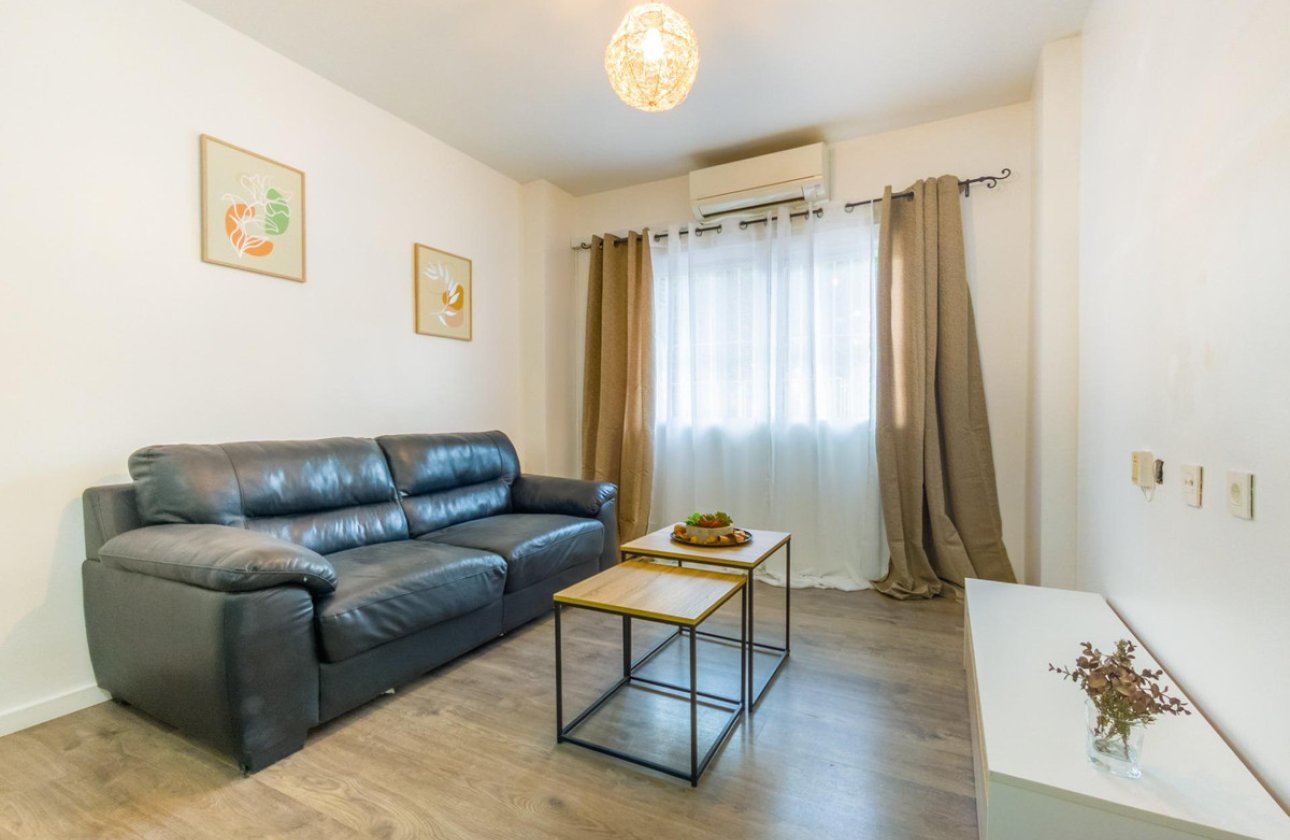 Resale - Apartment / flat -
Torrevieja - Torrevieja Centro